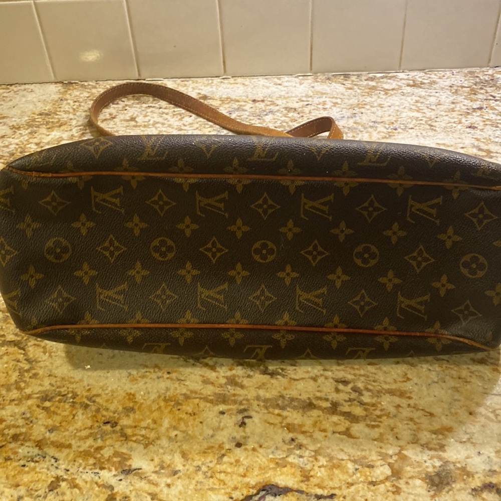 Extra Loved Authentic Louis Vuitton Batignolles H… - image 5